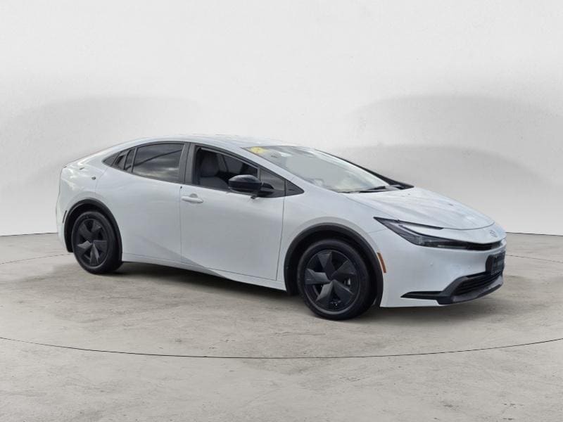 2025 Toyota Prius LE's photo