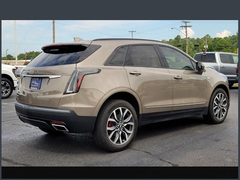2023 Cadillac XT5 Sport photo 3