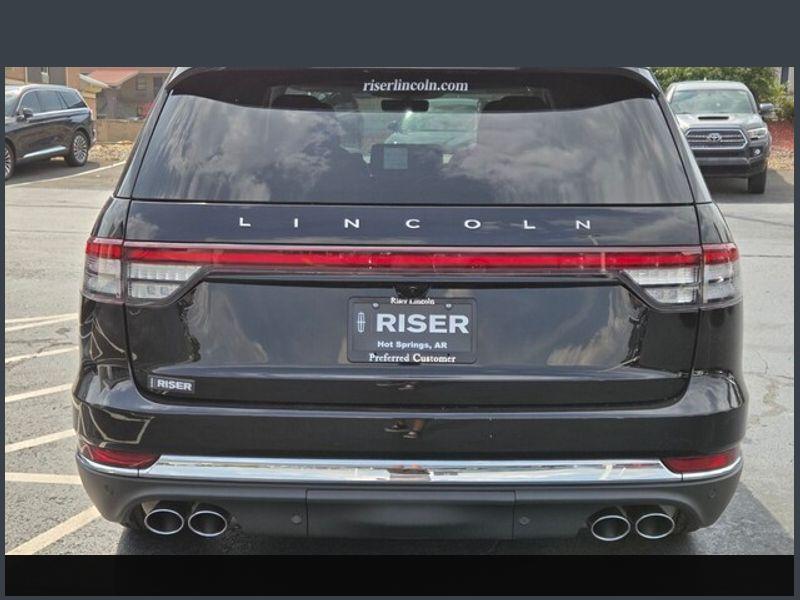 2025 Lincoln Aviator Reserve photo 2