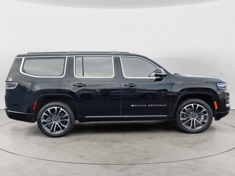 2023 Jeep Grand Wagoneer III photo 2