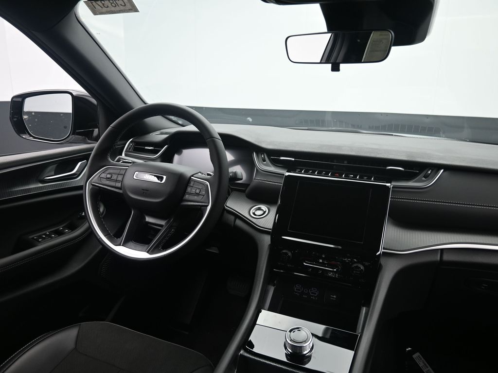 2025 Jeep Grand Cherokee Altitude X photo 3