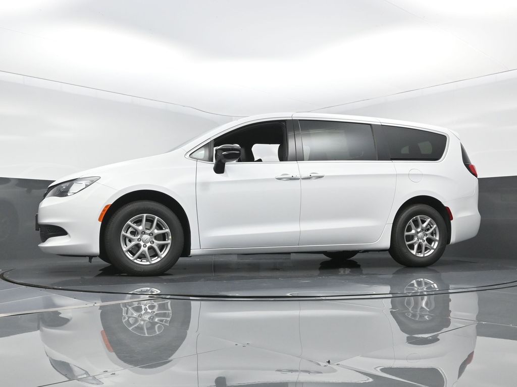 2026 Chrysler Voyager LX - Photo 31