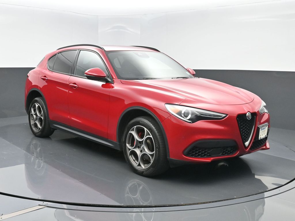 2022 Alfa Romeo Stelvio Base's photo