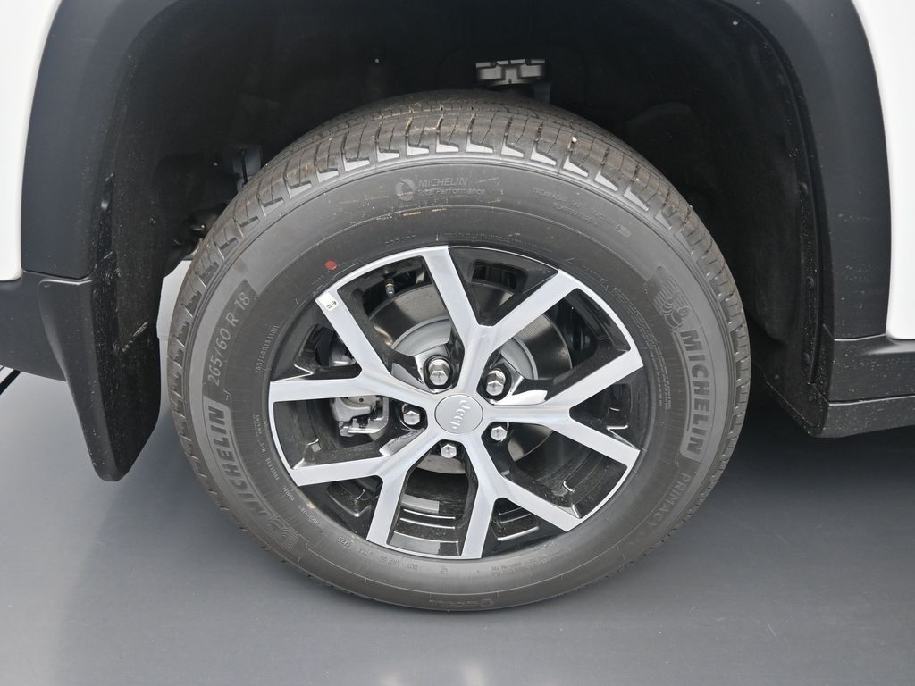 2025 Jeep Grand Cherokee Limited photo 2