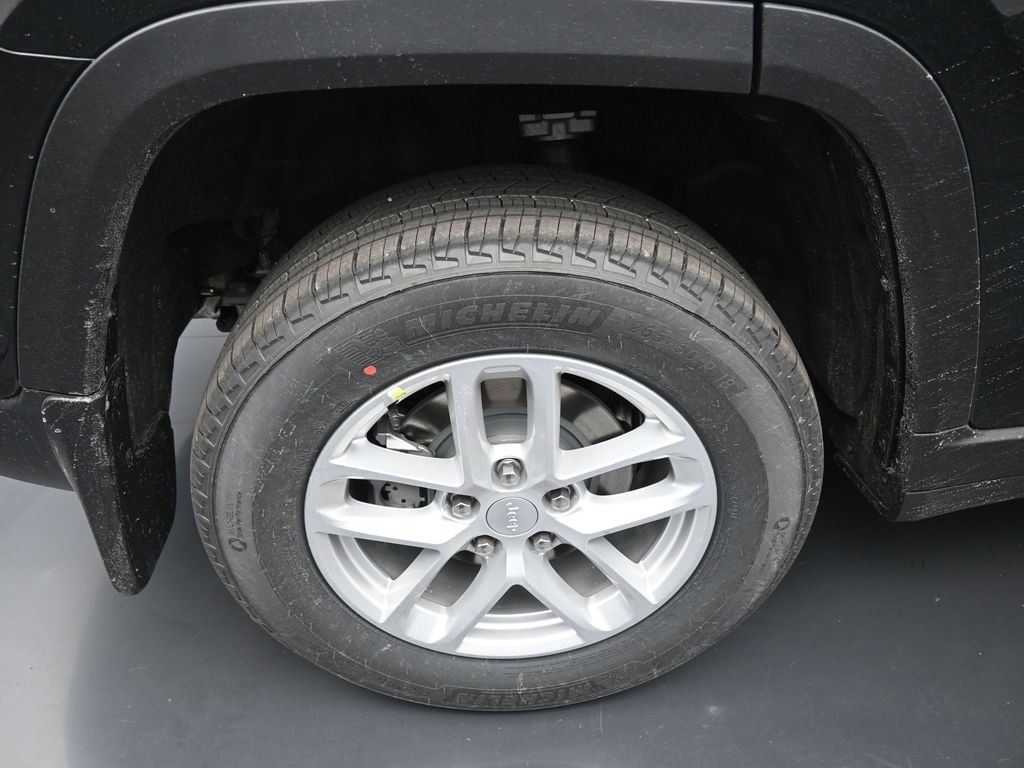 New 2025 Jeep Grand Cherokee Laredo X Sport Utility