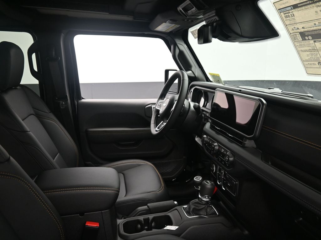 2025 Jeep Wrangler Sahara photo 4