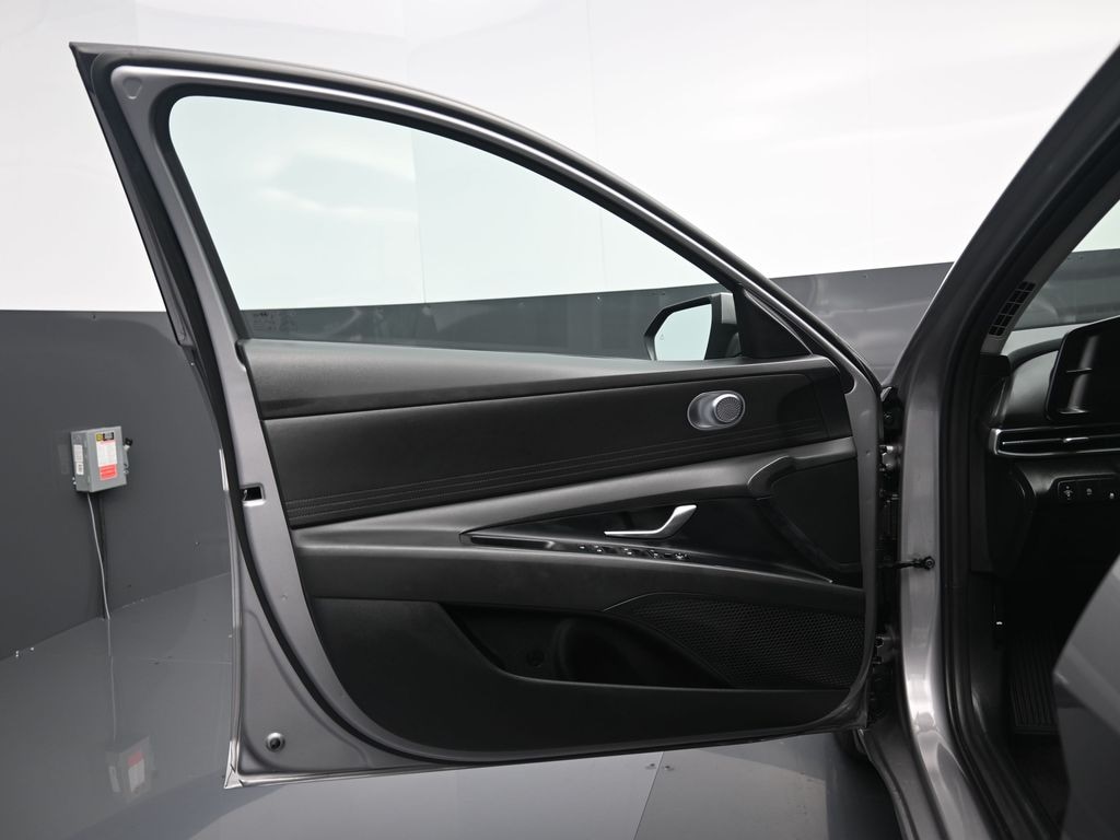 Certified 2025 Hyundai Elantra SE Sedan