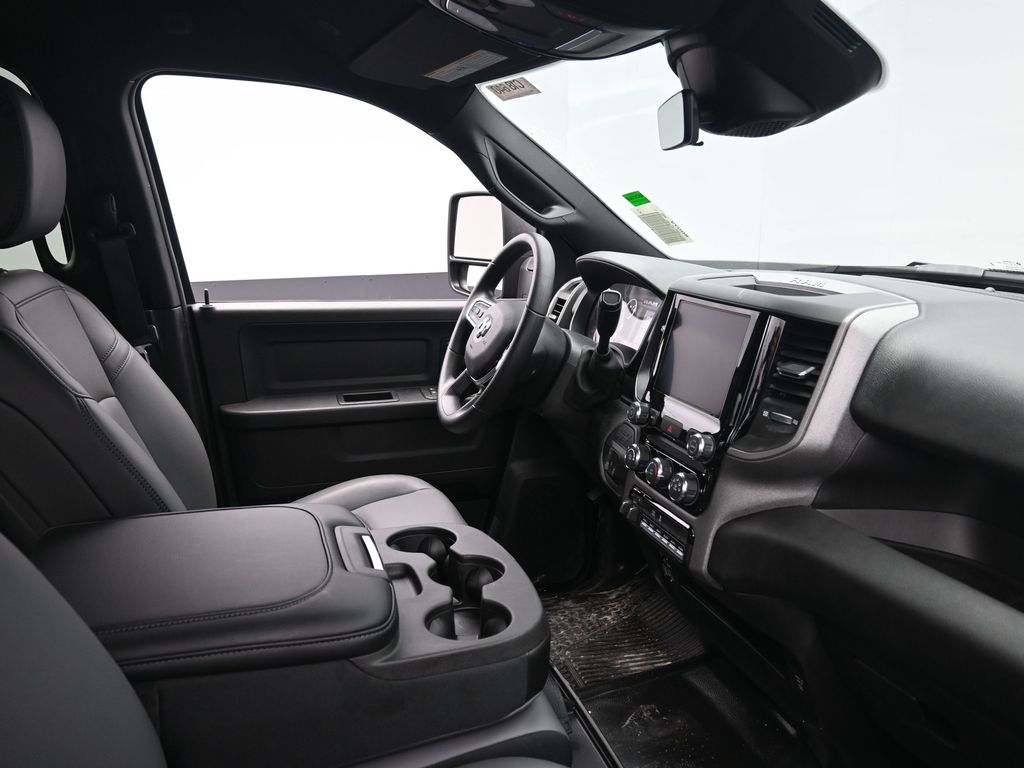 2026 Ram 2500 Tradesman photo 4