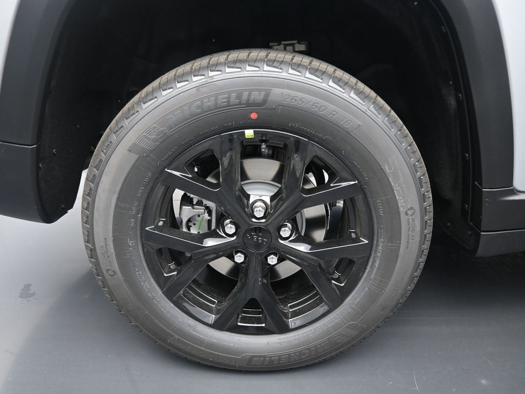 2025 Jeep Grand Cherokee Altitude X photo 2