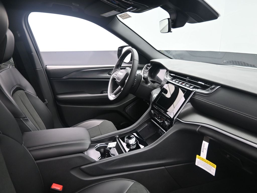 2025 Jeep Grand Cherokee Altitude X photo 3