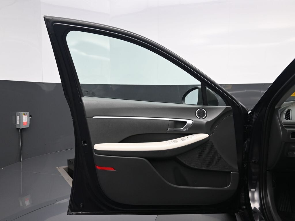 Used 2023 Hyundai Sonata SE Sedan