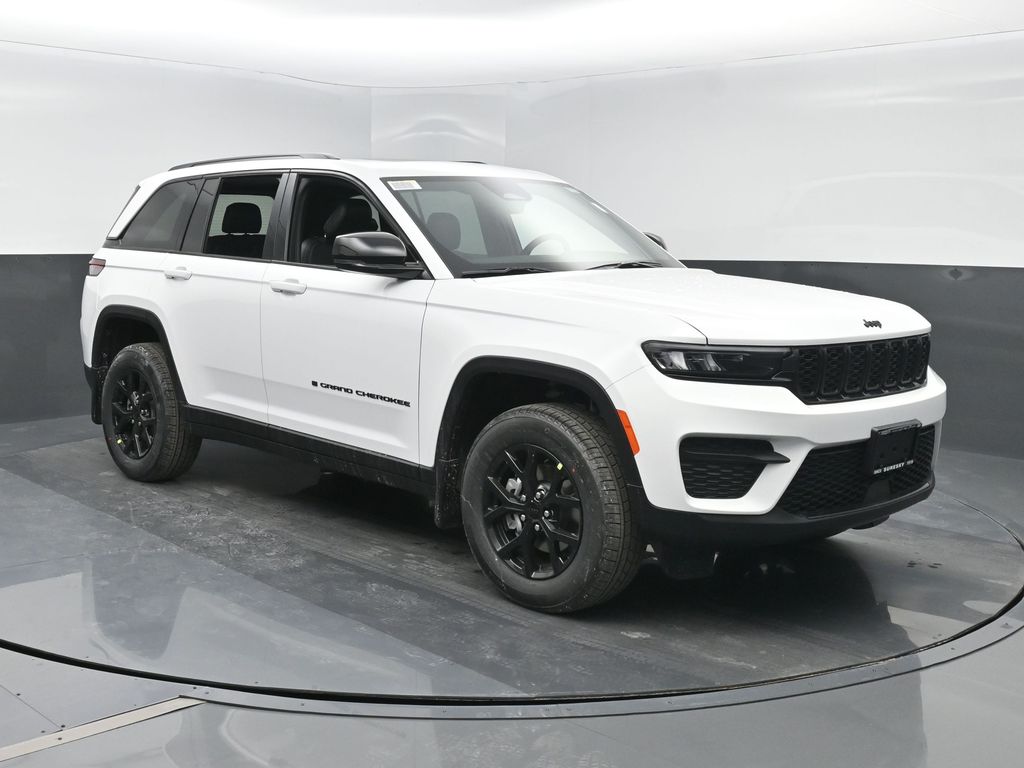 2025 Jeep Grand Cherokee Altitude's photo