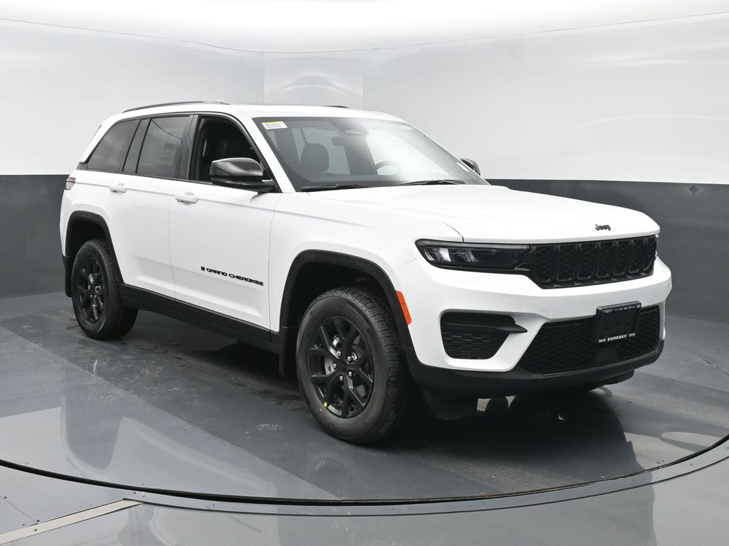 2025 Jeep Grand Cherokee Altitude's photo