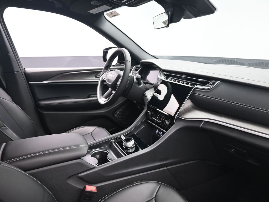 New 2025 Jeep Grand Cherokee L Limited Sport Utility