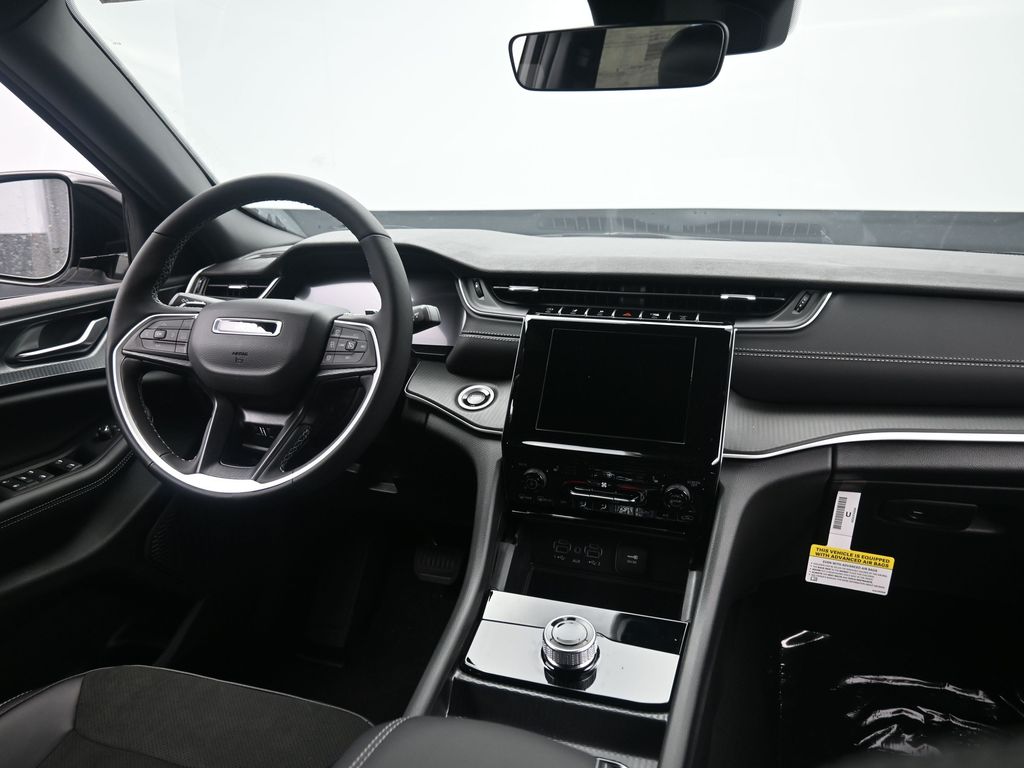 2025 Jeep Grand Cherokee Altitude X photo 3