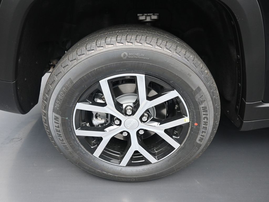 2025 Jeep Grand Cherokee Limited photo 2