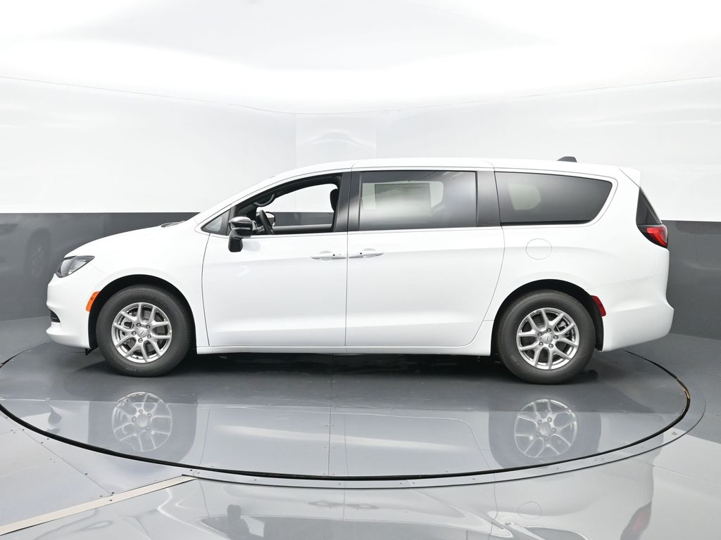 2026 Chrysler Voyager LX - Photo 21