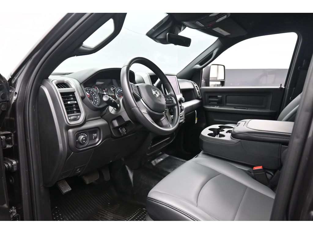 2026 RAM 3500 Tradesman - Photo 6