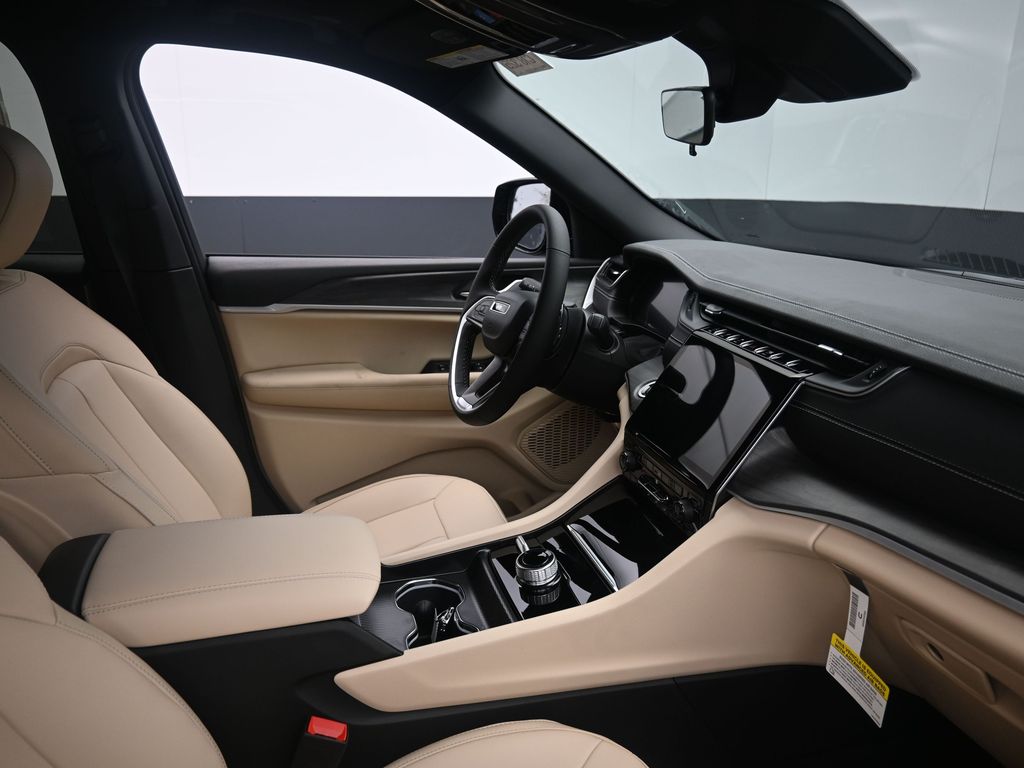 2025 Jeep Grand Cherokee Limited photo 4
