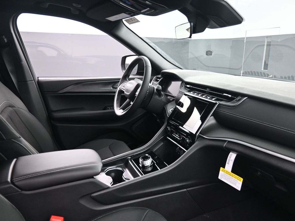 New 2025 Jeep Grand Cherokee Laredo X Sport Utility