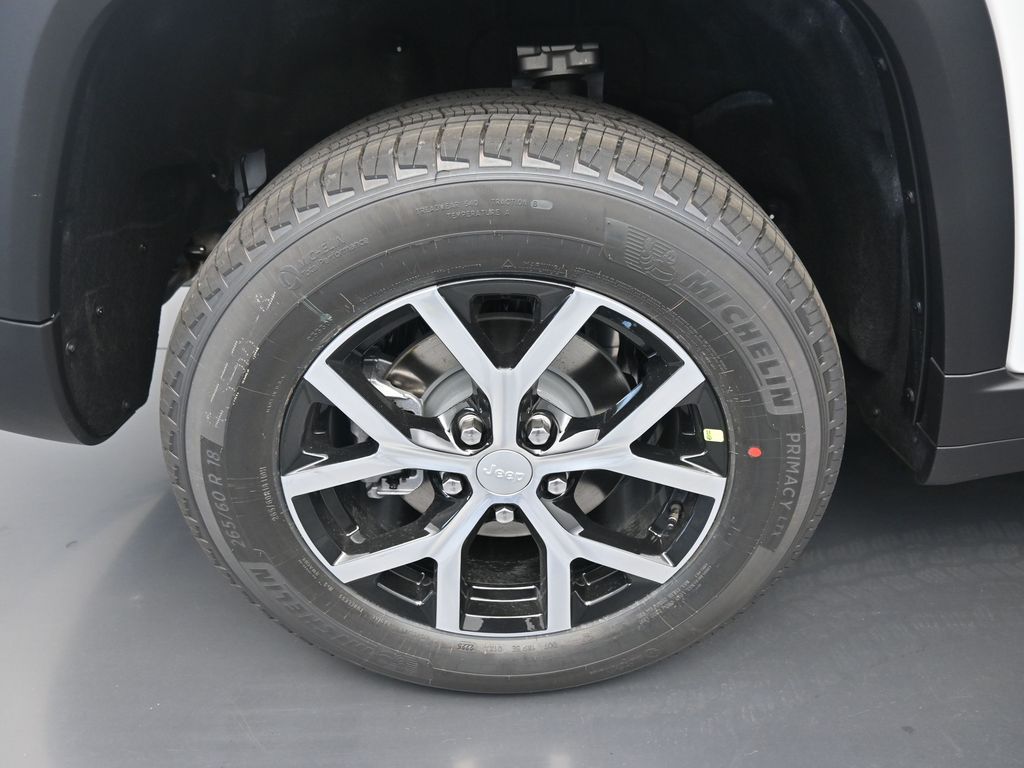 2025 Jeep Grand Cherokee Limited photo 2