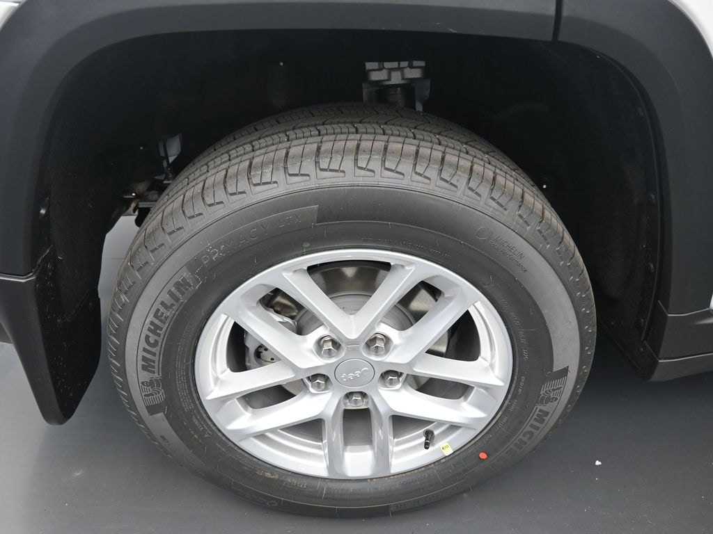 New 2025 Jeep Grand Cherokee Laredo X Sport Utility