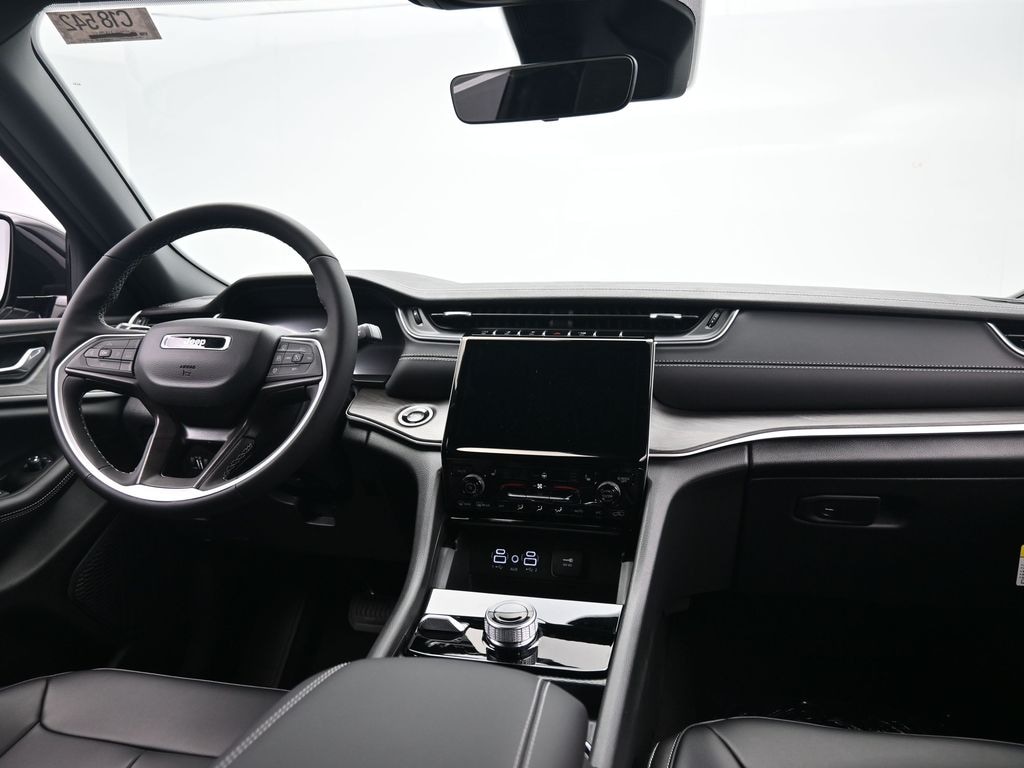 New 2025 Jeep Grand Cherokee L Limited Sport Utility