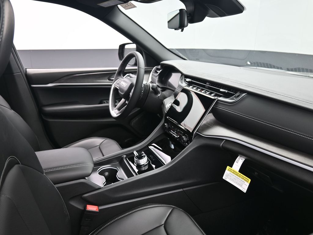 2025 Jeep Grand Cherokee Limited photo 4