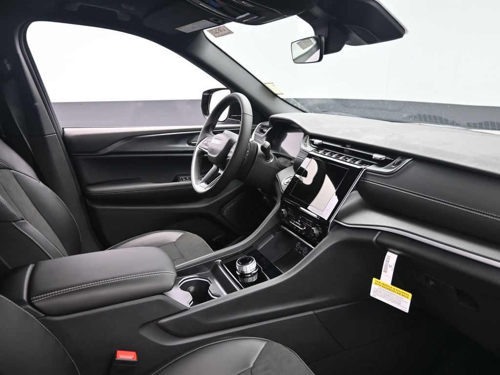 2025 Jeep Grand Cherokee Altitude X photo 3