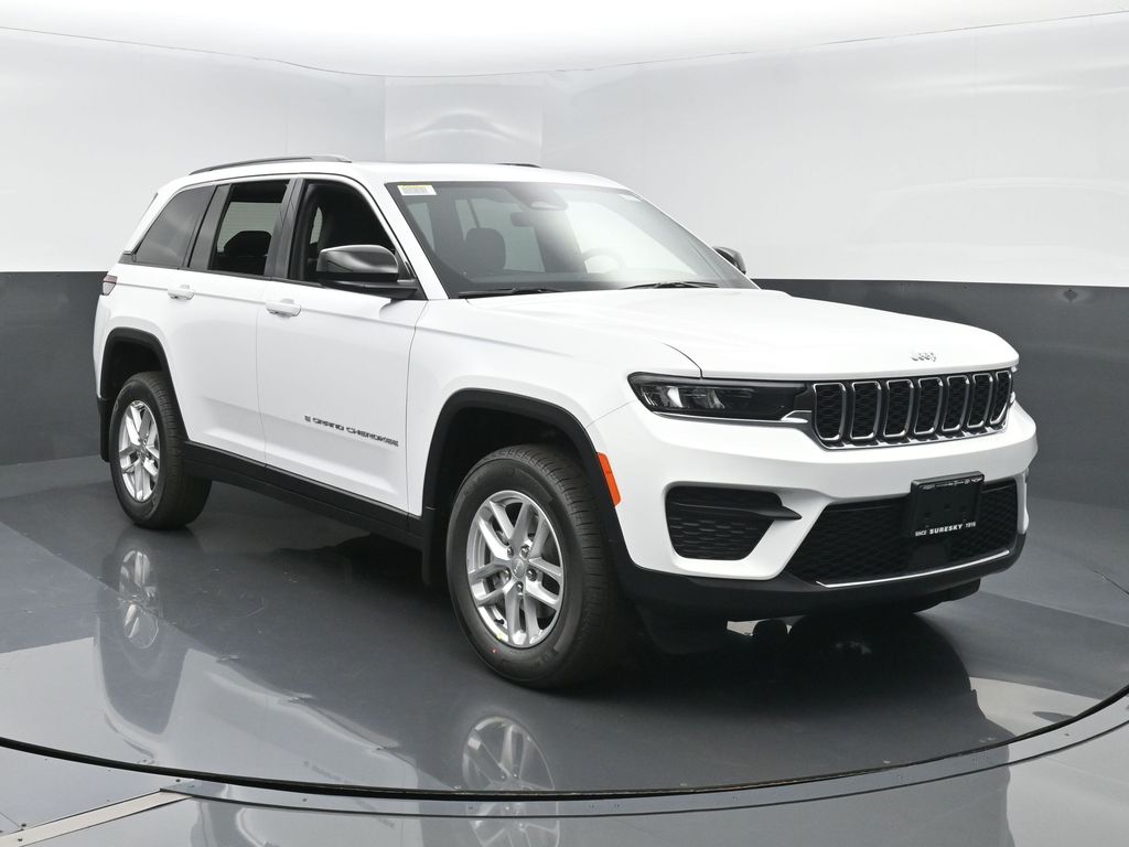 2025 Jeep Grand Cherokee Laredo's photo