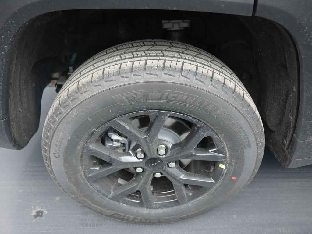 New 2026 Jeep Grand Cherokee Laredo Altitude Sport Utility