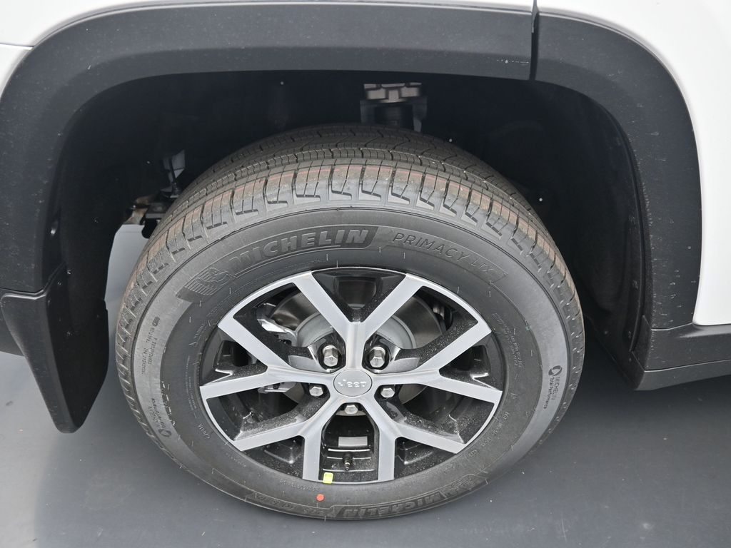 2025 Jeep Grand Cherokee Limited photo 2