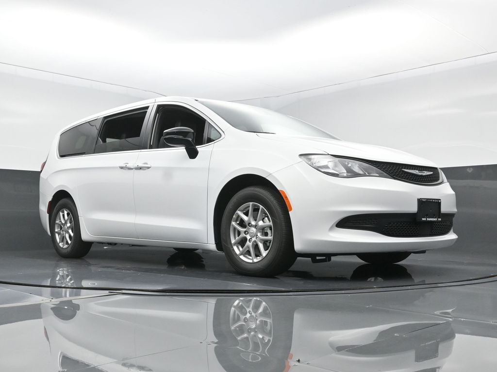 2026 Chrysler Voyager LX - Photo 24