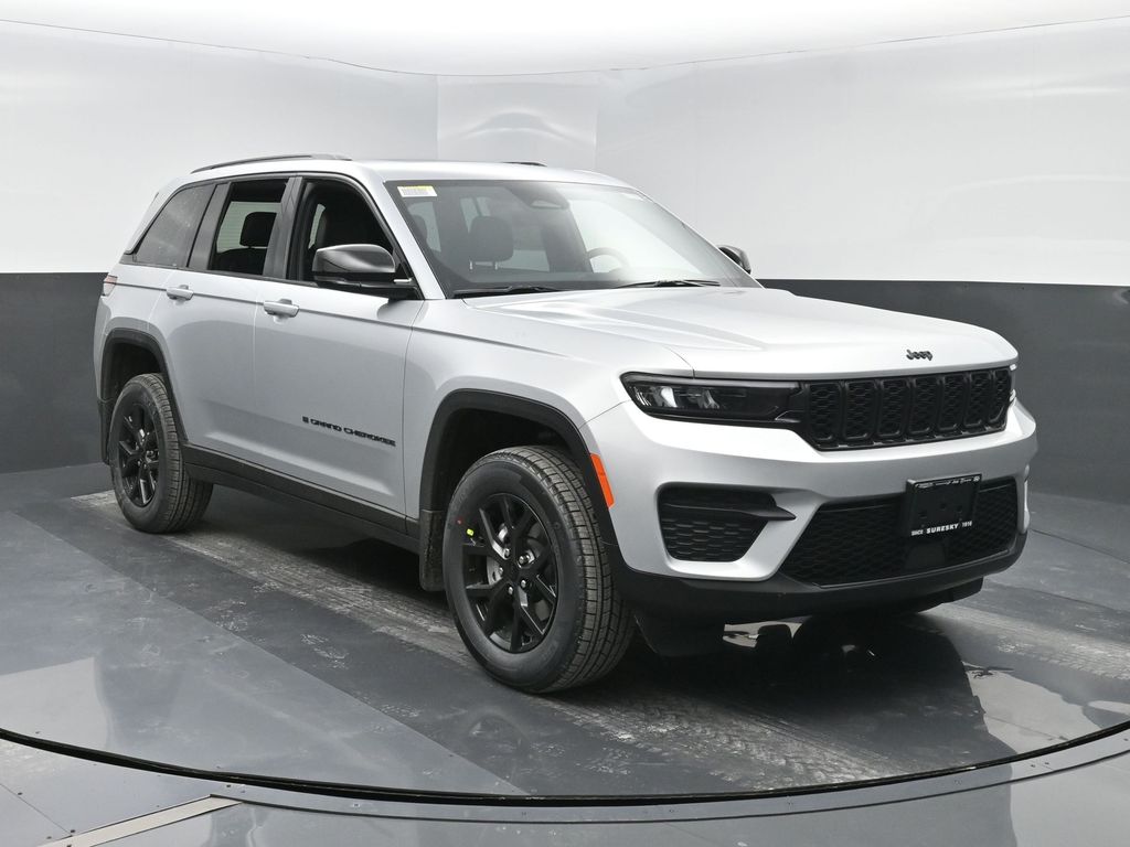 2025 Jeep Grand Cherokee Altitude's photo