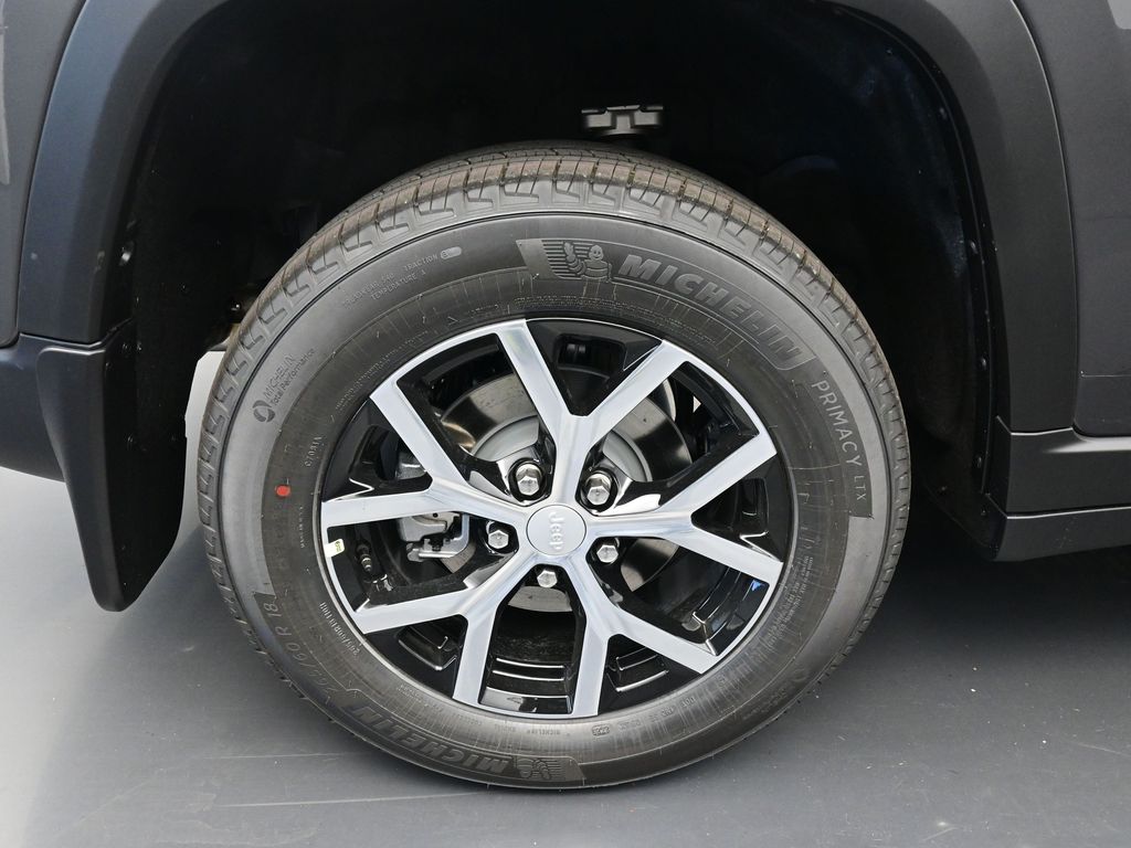 2025 Jeep Grand Cherokee Limited photo 2