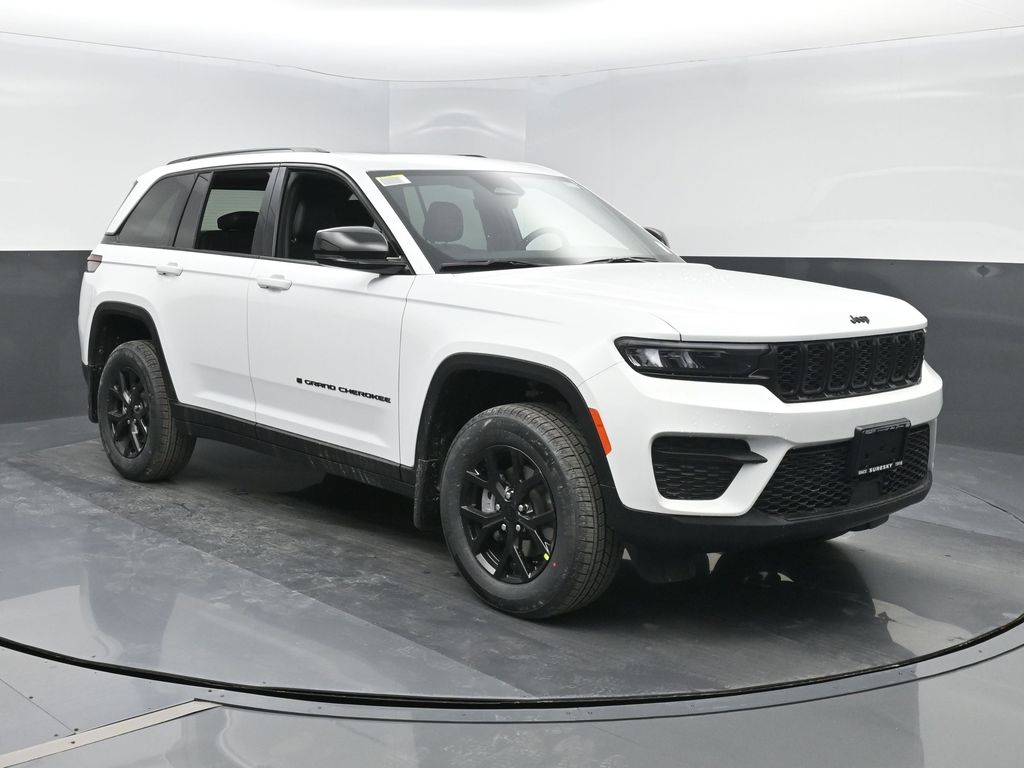 2025 Jeep Grand Cherokee Altitude's photo