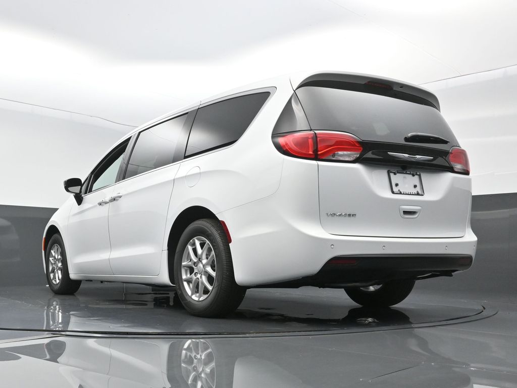 2026 Chrysler Voyager LX - Photo 27