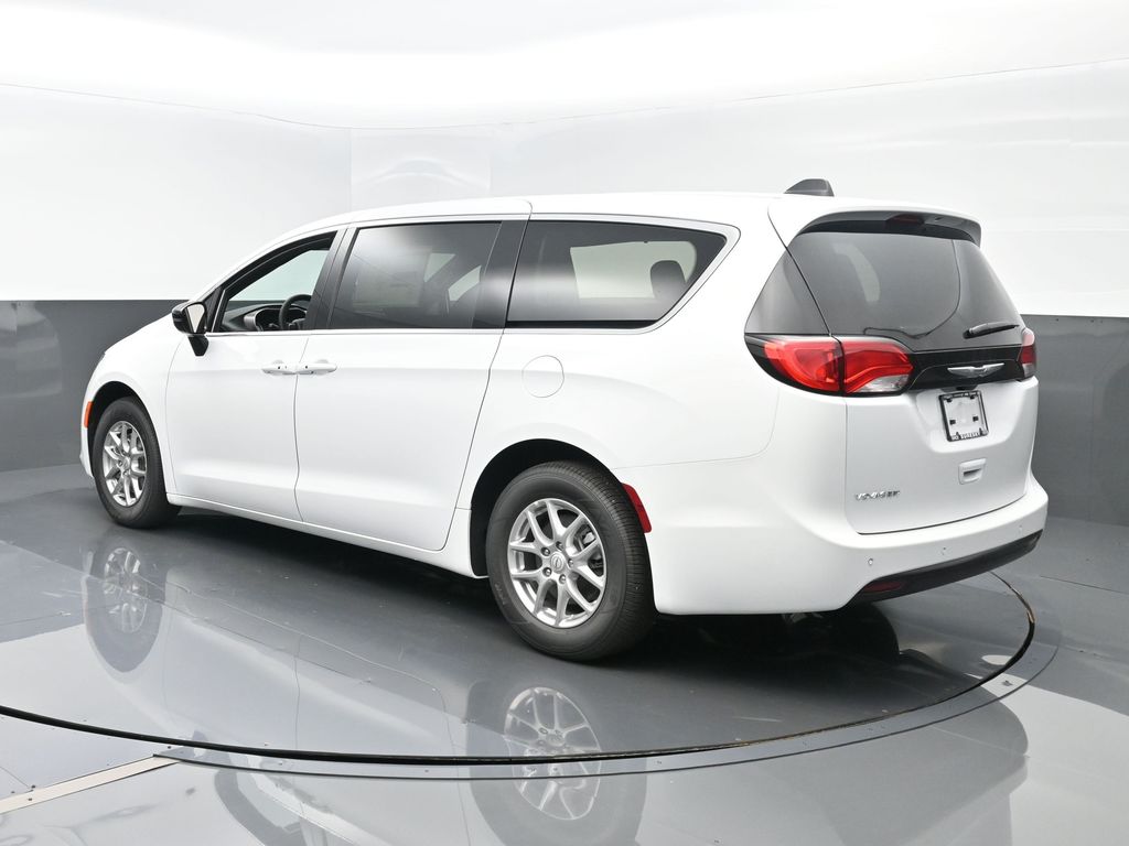 2026 Chrysler Voyager LX - Photo 19