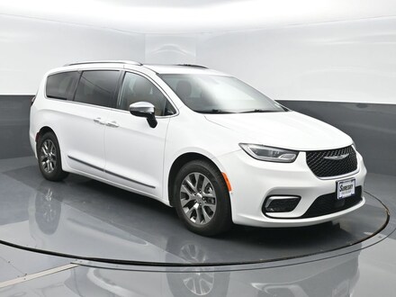 2023 Chrysler Pacifica Hybrid Pinnacle Passenger Van
