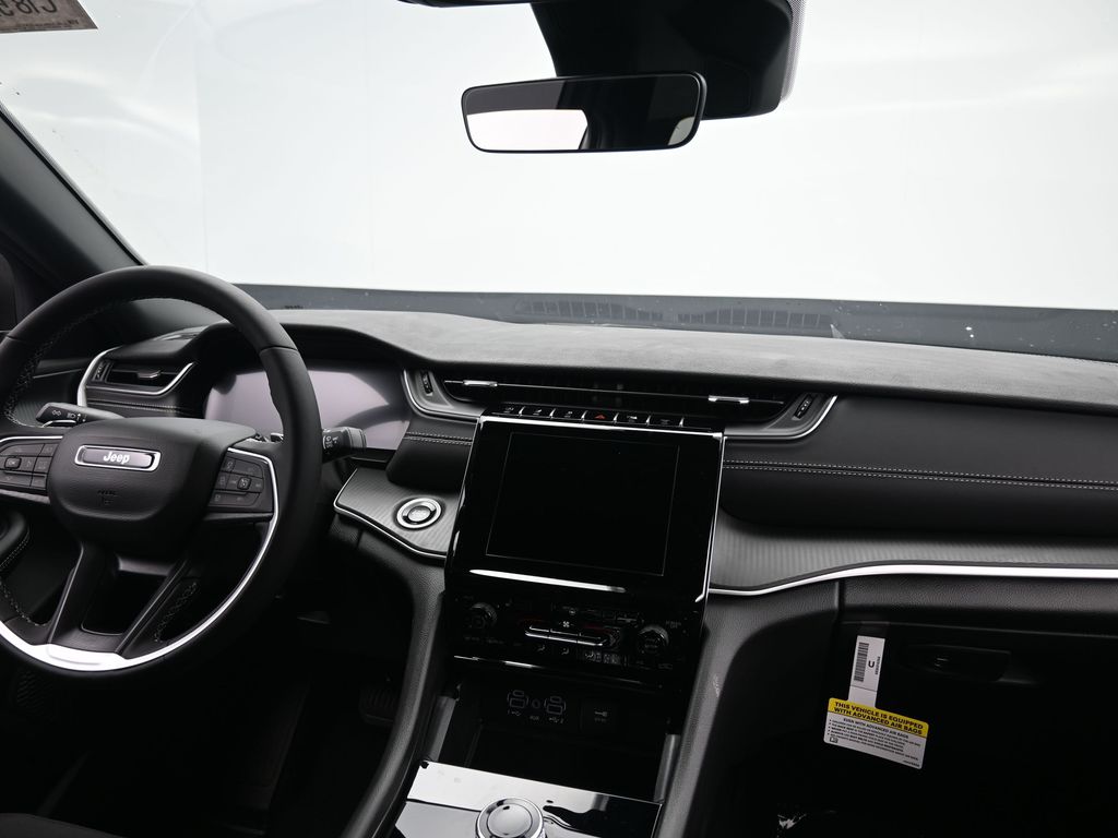 2025 Jeep Grand Cherokee Laredo X photo 2