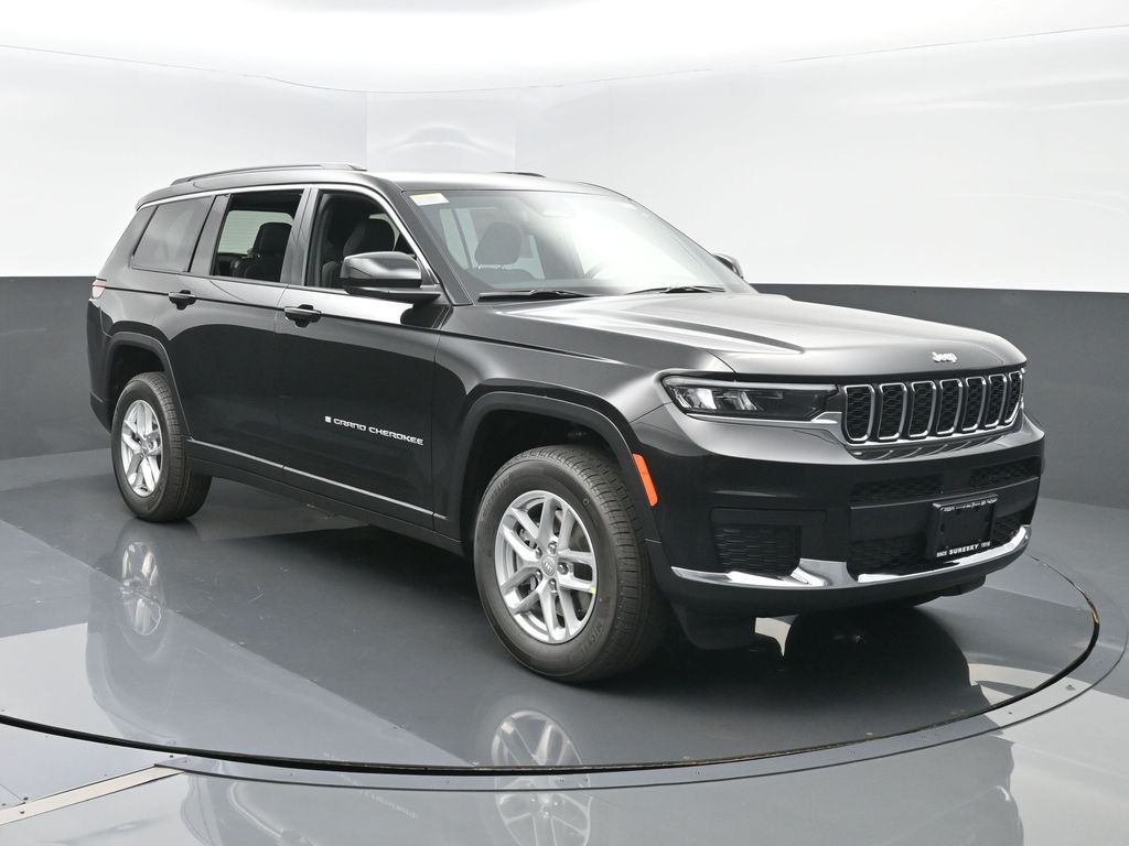 2025 Jeep Grand Cherokee L Laredo's photo