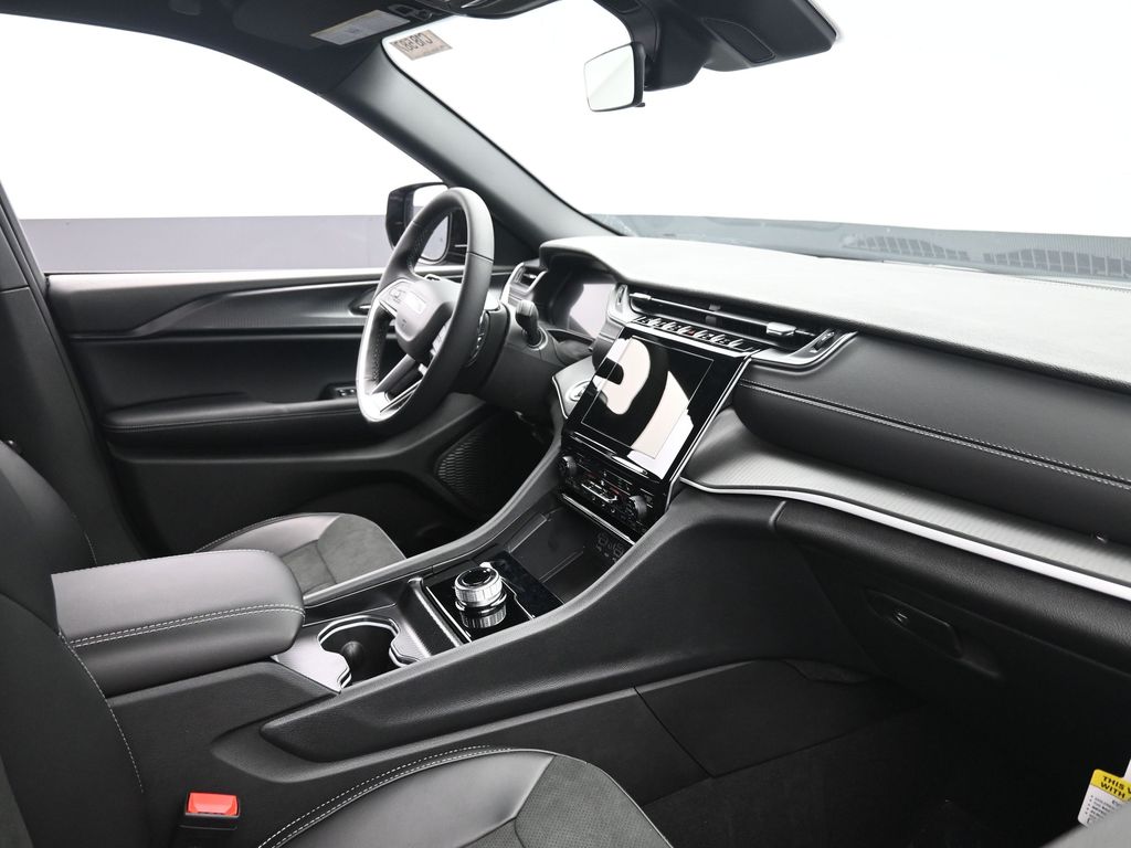 2025 Jeep Grand Cherokee Altitude X photo 4