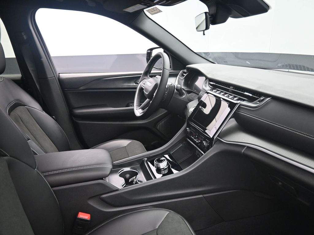 2025 Jeep Grand Cherokee Altitude X photo 4