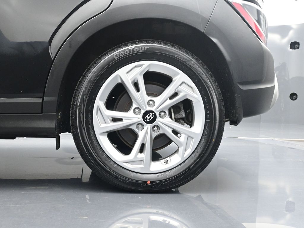 2022 Hyundai Kona SEL photo 2