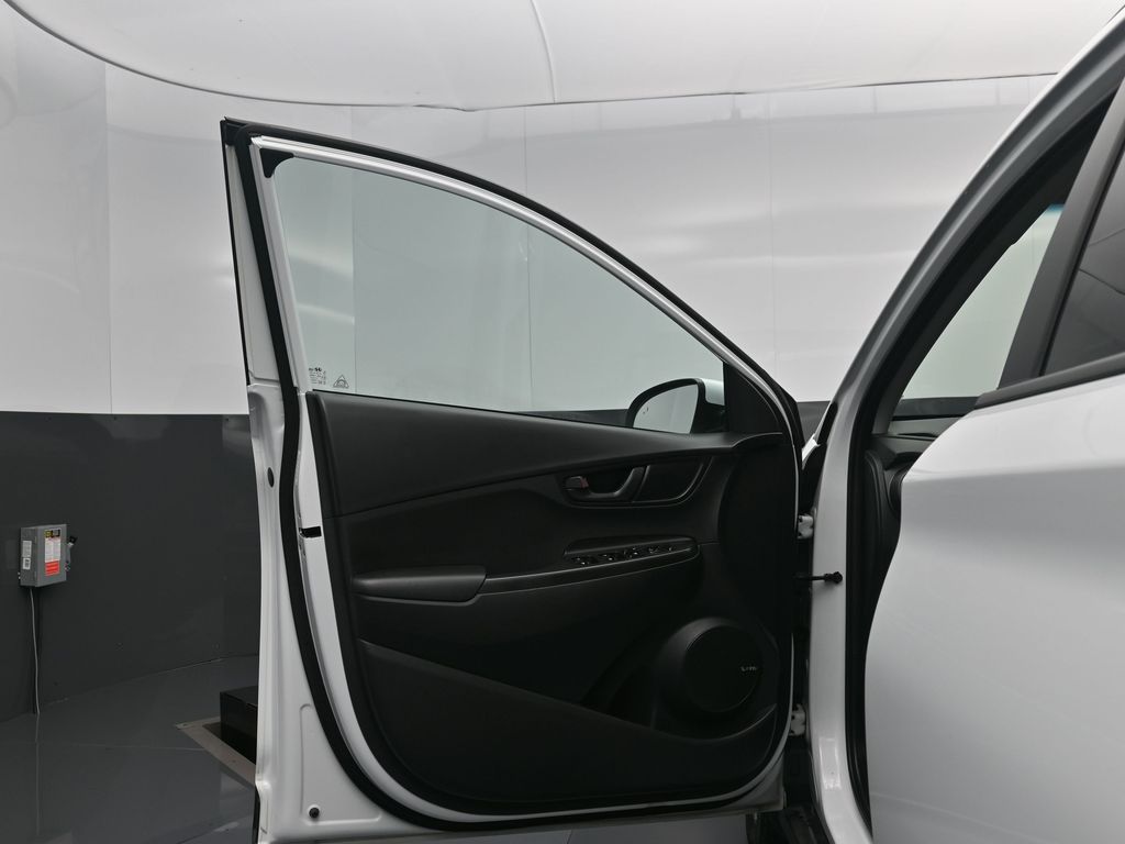 2020 Hyundai Kona SEL Plus photo 2