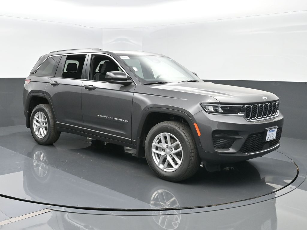 2025 Jeep Grand Cherokee Laredo's photo