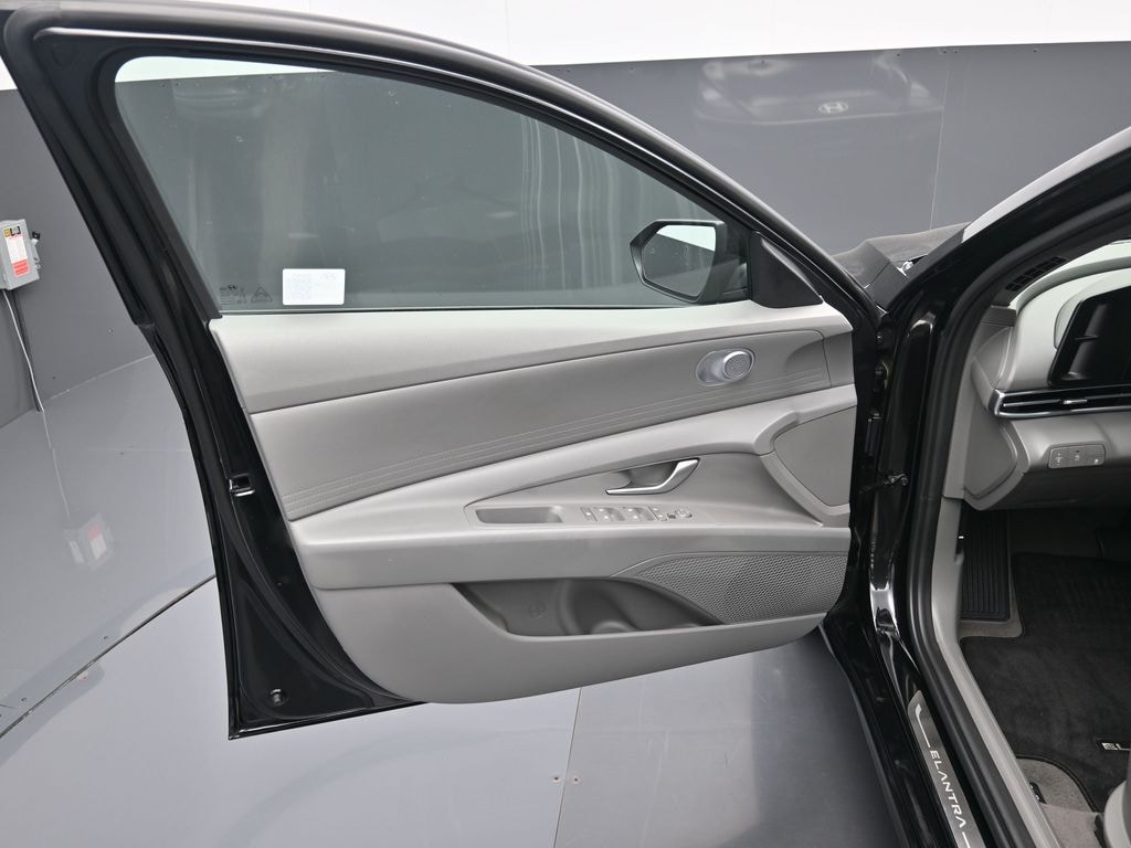 Certified 2025 Hyundai Elantra SE Sedan