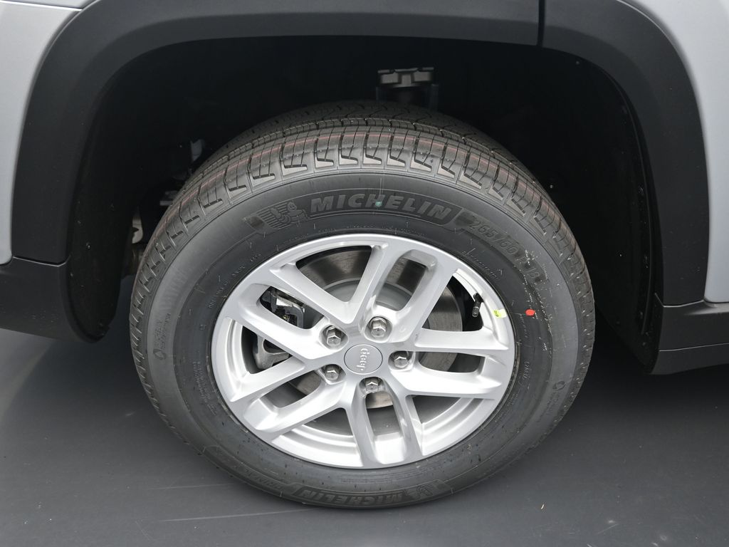 2025 Jeep Grand Cherokee Laredo X photo 2