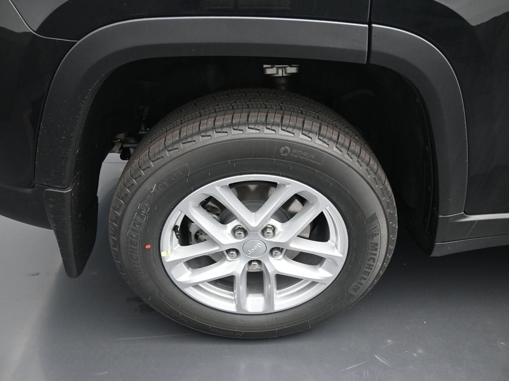 New 2025 Jeep Grand Cherokee Laredo X Sport Utility