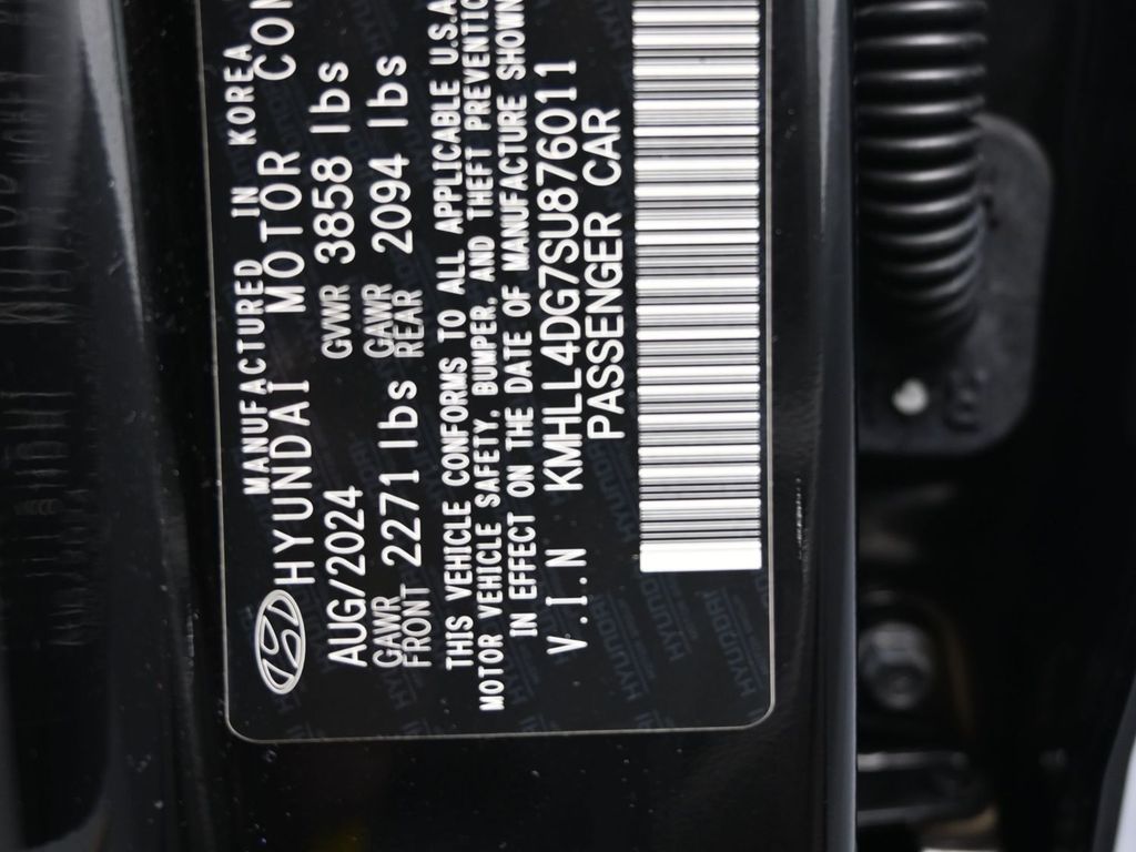 2025 Hyundai Elantra SE photo 3